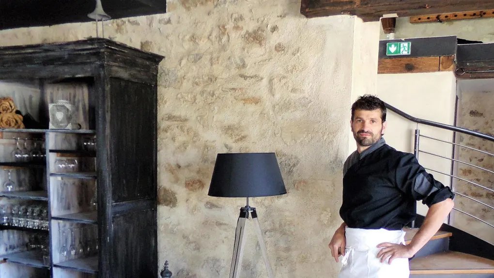 Le Chef du Dix Vingt en cuisine