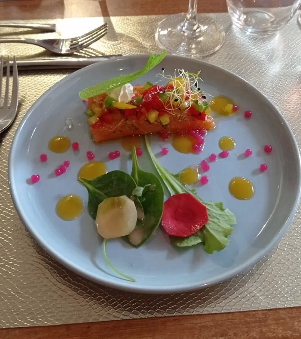 Gravlax de saumon, billes acidulées